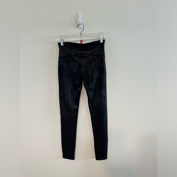 SPANX Faux Leather Black Leggings Size Large - Picture 3 of 4